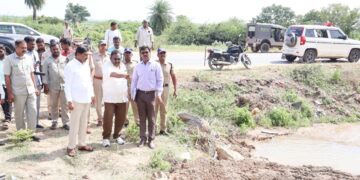 Minister BC Janardhan Reddy inspecting Avuku Reservoir on Sunday