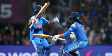 IND W vs AUS W live score