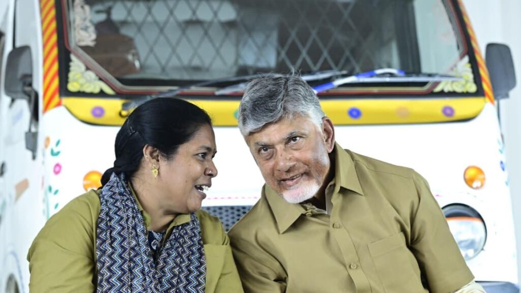 Naidu launches Driverlaku Sevalo scheme in Vijayawada