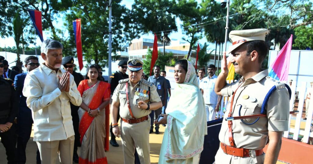 Naidu at Police Commemoration Day in Mangalagiri