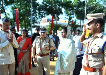 Naidu at Police Commemoration Day in Mangalagiri