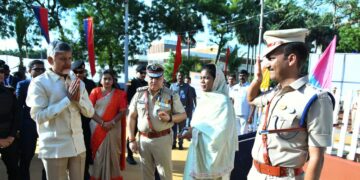 Naidu at Police Commemoration Day in Mangalagiri