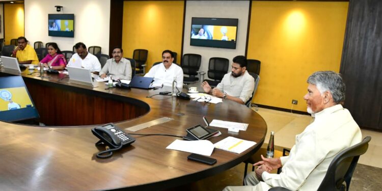 Naidu holds review meeting on AP districts reorganisation