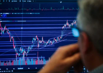 Stock Market Ends Lower as IT, Auto Shares Drag Indices