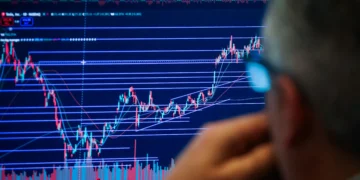 Stock Market Ends Lower as IT, Auto Shares Drag Indices