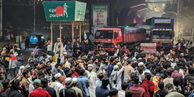 Bangladesh Riots Erupt After Death of Protest Leader Osman Hadi