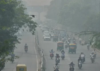 Delhi Smog Worsens: 100 Flights Cancelled as AQI Turns Severe