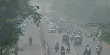 Delhi Smog Worsens: 100 Flights Cancelled as AQI Turns Severe