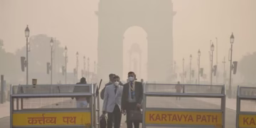 Delhi chokes under dense smog as AQI hits 384. Over 100 flights cancelled, trains delayed, and schools to get air purifiers.