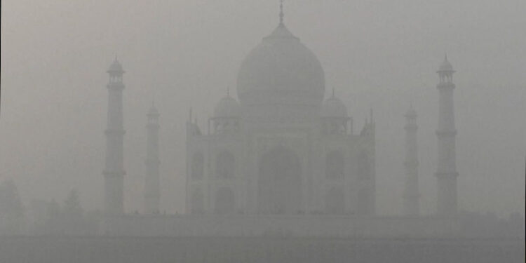 Dense Fog Hides Taj Mahal, Tourists Disappointed in Agra