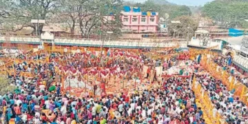 medaram maha jatara starts with gudi melige panduga as thousands of devotees offer prayers and take holy dips at jampanna vagu