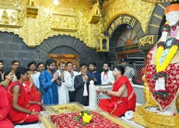 Nagarjuna visits Shirdi Sai Baba