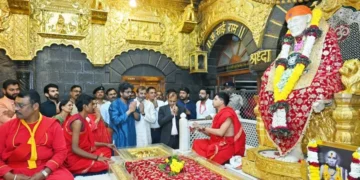 Nagarjuna visits Shirdi Sai Baba