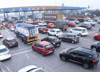 over 3 lakh vehicles travelled on the hyderabad vijayawada highway in five days during sankranthi festival rush.