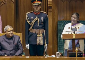 President Droupadi Murmu addressing Parliament at the start of the Budget Session