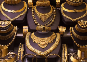 Gold Price Today: Gold Dips Slightly, Silver at ₹2.36 Lakh