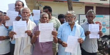 Farmers protesting against ORR land acquisition in Nandigama NTR district