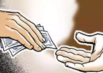 Anantapuram ACB officials arrest VRO for accepting bribe