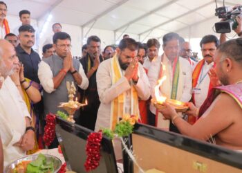 pawan kalyan visits kondagattu temple, launches ₹35.19 cr works