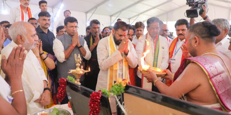 pawan kalyan visits kondagattu temple, launches ₹35.19 cr works