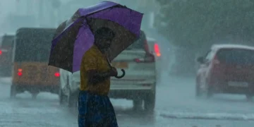 Cyclone in Bay of Bengal to bring heavy to very heavy rains in Tamil Nadu and Puducherry till January 10. Fishermen warned.