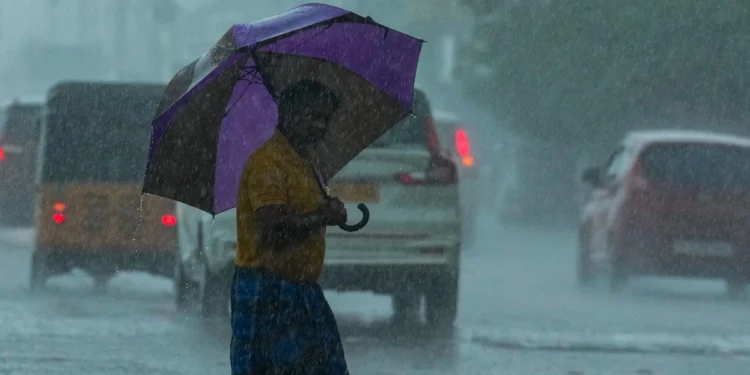 Cyclone in Bay of Bengal to bring heavy to very heavy rains in Tamil Nadu and Puducherry till January 10. Fishermen warned.