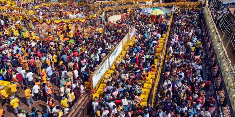 Devotees gather as Sammakka Saralamma Jatara begins at Medaram