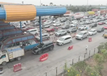 pantangi toll plaza witnesses heavy sankranti rush as 60,000 vehicles head towards andhra pradesh highways