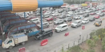 pantangi toll plaza witnesses heavy sankranti rush as 60,000 vehicles head towards andhra pradesh highways