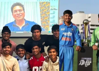Sachin Tendulkar interacts with India U19 team before Pakistan match