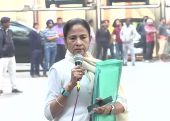 the enforcement directorate claims mamata banerjee removed key documents and devices during i-pac raids in kolkata.