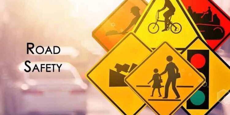 Police conducting traffic awareness programme in Narsapur