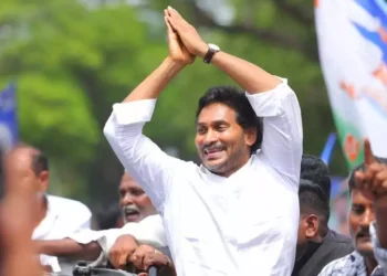 YS Jagan Mohan Reddy visiting Ambati Rambabu family in Guntur