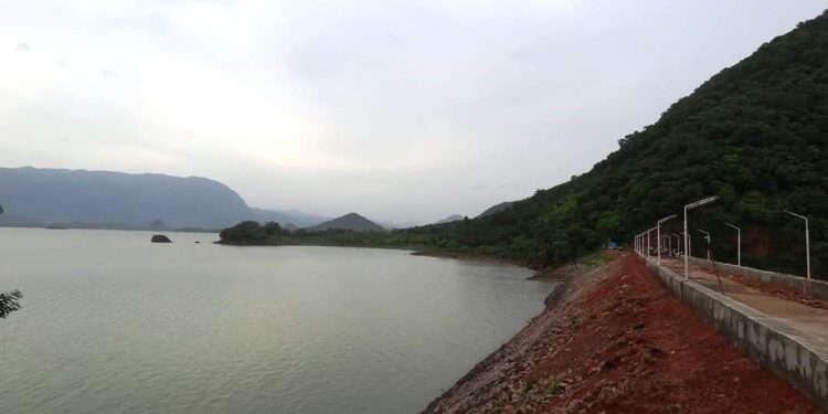 Repair works at Tandava Reservoir gates in Narsipatnam