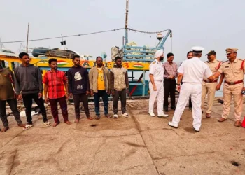 Visakhapatnam fishermen welcomed after release from Bangladesh jail