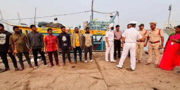 Visakhapatnam fishermen welcomed after release from Bangladesh jail