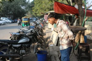 Public infrastructure and civic behavior contrast in Indian cities