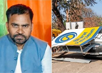 Accident site where high-mast light pole fell on Lal Bahadur Yadav car in Pratapgarh