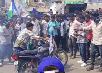 YS Jagan Ibrahimpatnam visit traffic disruption