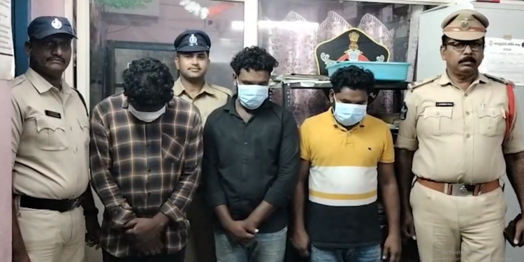 Police seize Kovvur fake currency from arrested gang
