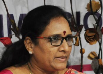 Vasireddy Padma criticizes YS Jagan at press meet