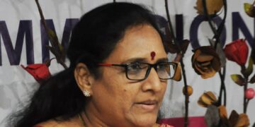 Vasireddy Padma criticizes YS Jagan at press meet