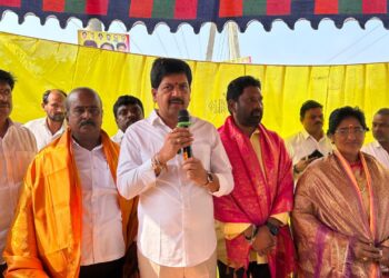 Minister Kollu Ravindra inaugurating Ann Canteen in Machilipatnam with RTC Chairman