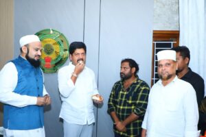 Vali presenting Kova bun to Minister after Medaram controversy