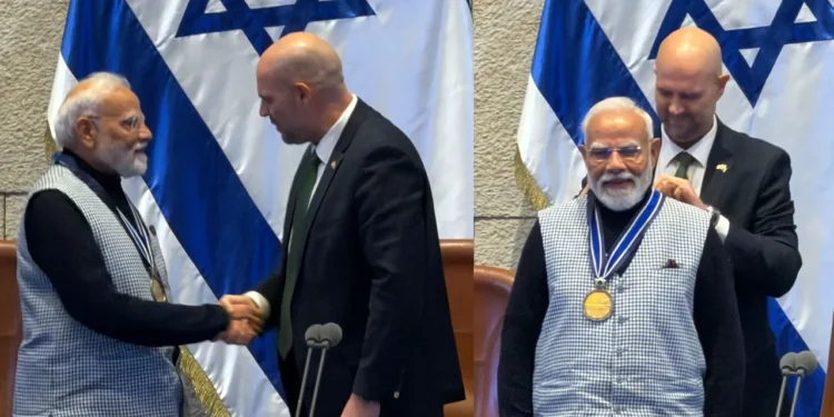 Narendra Modi receiving Speaker of the Knesset Medal in Israel