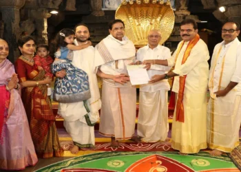 Sri Madan Mohan Rao hands over Rs 30 lakh donation to TTD Chairman at Tirumala