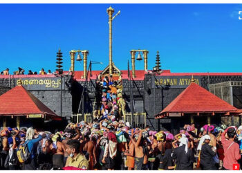 Women protesting outside Sabarimala Temple