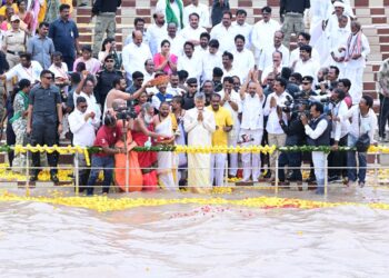 అట్టహాసంగా వెలిగొండ ప్రాజెక్టు ప్రారంభం