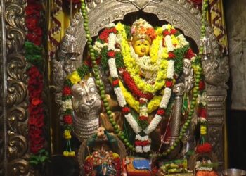 తెలుగు రాష్ట్రాల్లో శ్రావణ శోభ… కొలువుదీరిన వరలక్ష్మీదేవి