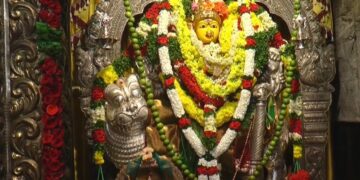 తెలుగు రాష్ట్రాల్లో శ్రావణ శోభ… కొలువుదీరిన వరలక్ష్మీదేవి